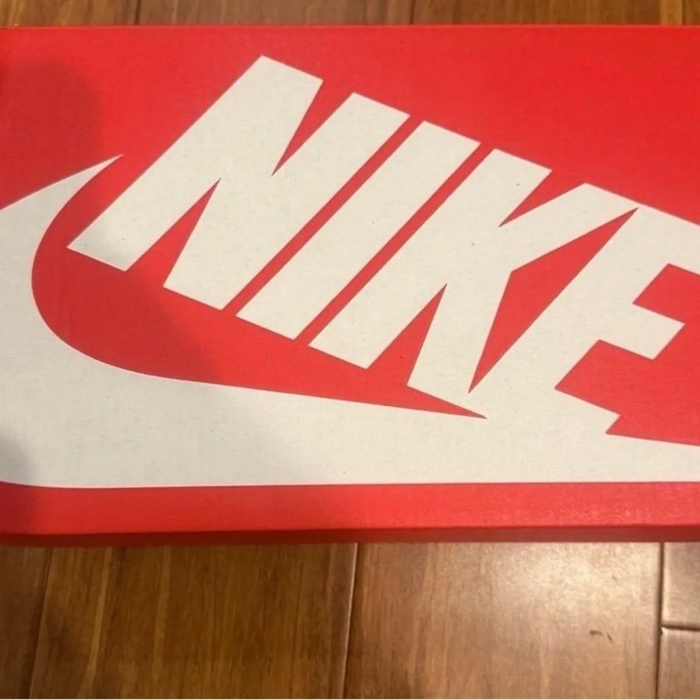 Nike women’s Dunk Low Premium - Picture 5 of 6